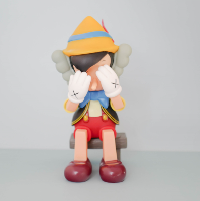 Статуэтка Pinocchio от Kaws (Сидячая 22см)