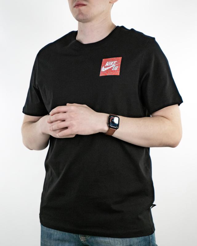 Футболка Nike логотип "NIKE SB" в красном квадрате (21039169)