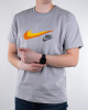 Футболка Nike с оранжевым логотипом на груди (21037359))