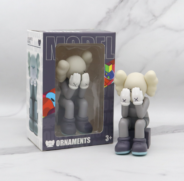 Игрушка сидячая KAWS закрывающий глаза (21036699)