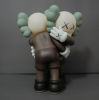 Статуэтка Kaws обнимашка 26см (21036774) (Коричневый)