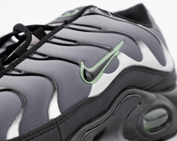 Кроссовки Nike Air Max Plus SE Triple "Grey/Black/Green" (G917-2) от магазина vikingsmen.ru