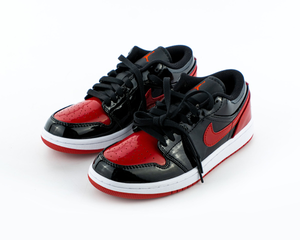 Кроссовки Air Jordan 1 Low FlyEase GS "Black/Red" (002-1) от магазина vikingsmen.ru