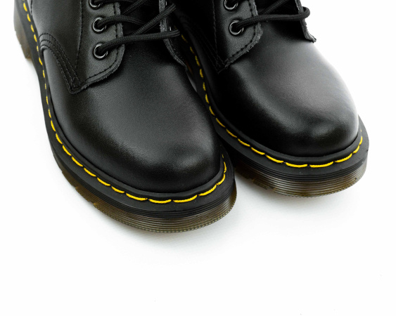 Ботинки Dr. Martens 1460 Smooth Leather Lace Up Boots (W21038348) от магазина vikingsmen.ru