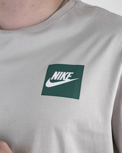 Анонс Изображения Футболка Nike логотип в зеленом квадрате (21039166)