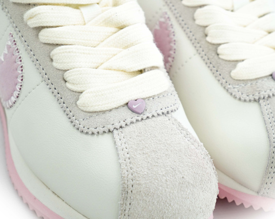 Кроссовки Nike Wmns Cortez "Valentine’s Day 2025" (W301-7) от магазина vikingsmen.ru