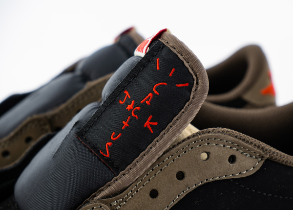 Кроссовки Travis Scott x Air Jordan 1 Low "Mocha" (9628-2) [СС] от магазина vikingsmen.ru