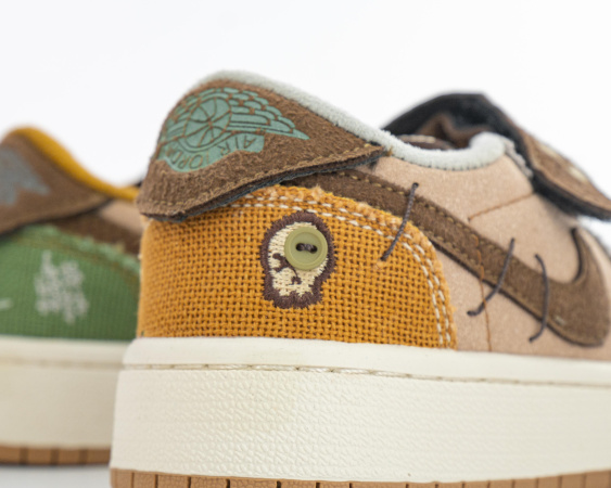 Детские кроссовки Zion Williamson x Air Jordan 1 Retro Low OG "Voodoo" (С593-1) от магазина vikingsmen.ru