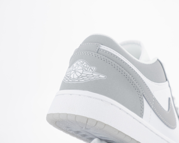 Кроссовки Nike Air Jordan 1 low "Wolf Grey" (М5526-44) от магазина vikingsmen.ru