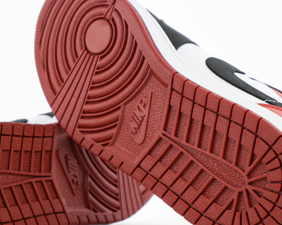 Кроссовки Nike Air Jordan 1 Low "Black Toe" (9627-4) от магазина vikingsmen.ru