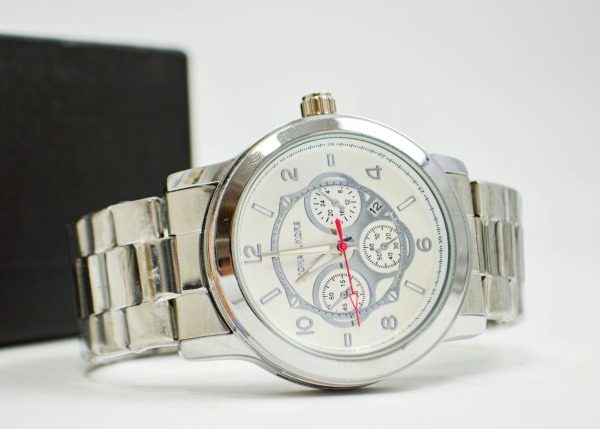 Анонс изображения Часы в коробке. бренд (191180)