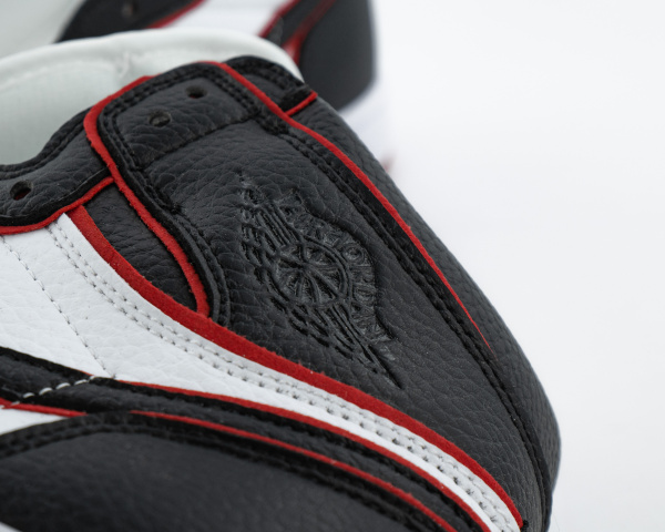 Кроссовки Air Jordan 1 Retro High OG "Bloodline" (700-3А) от магазина vikingsmen.ru