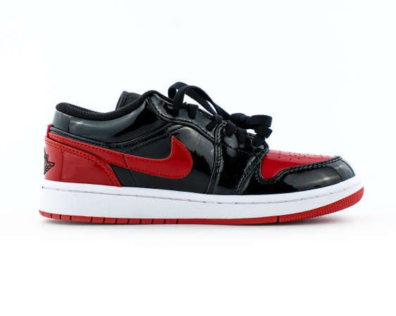 Кроссовки Air Jordan 1 Low FlyEase GS "Black/Red" (002-1) от магазина vikingsmen.ru