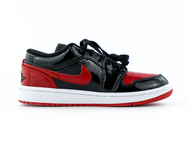 Кроссовки Air Jordan 1 Low FlyEase GS "Black/Red" (002-1) от магазина vikingsmen.ru
