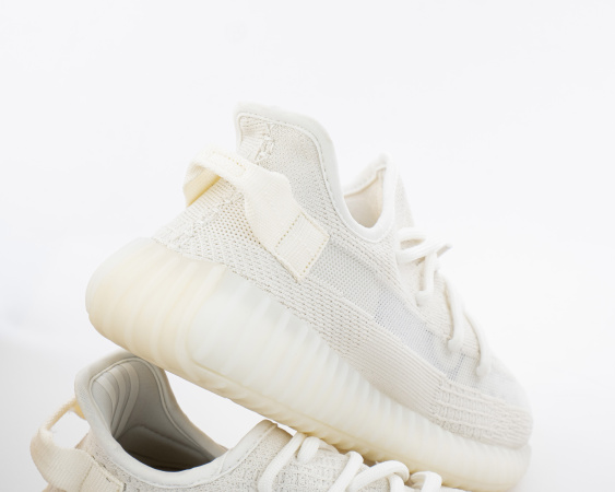 Кроссовки Adidas Yееzy Boost 350 V2 "Cloud White" (М904-40) от магазина vikingsmen.ru