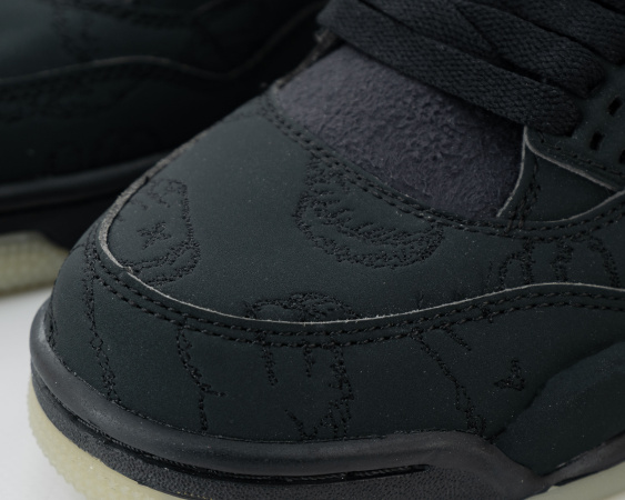 Кроссовки KAWS x Air Jordan 4 Retro "Black" (5503-1)|CA| от магазина vikingsmen.ru
