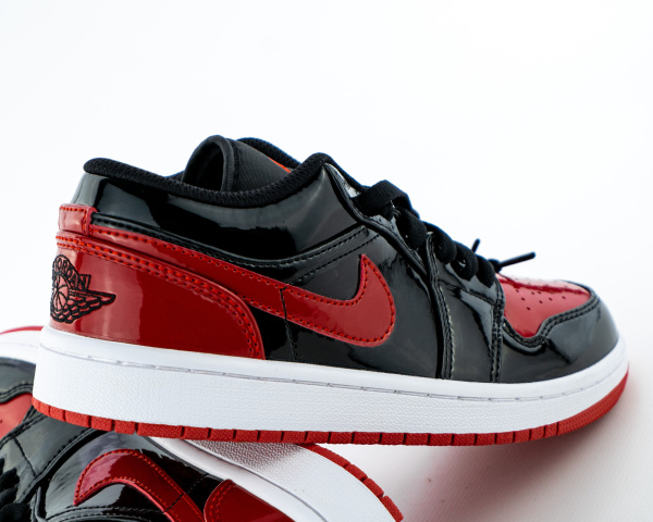 Кроссовки Air Jordan 1 Low FlyEase GS "Black/Red" (002-1) от магазина vikingsmen.ru