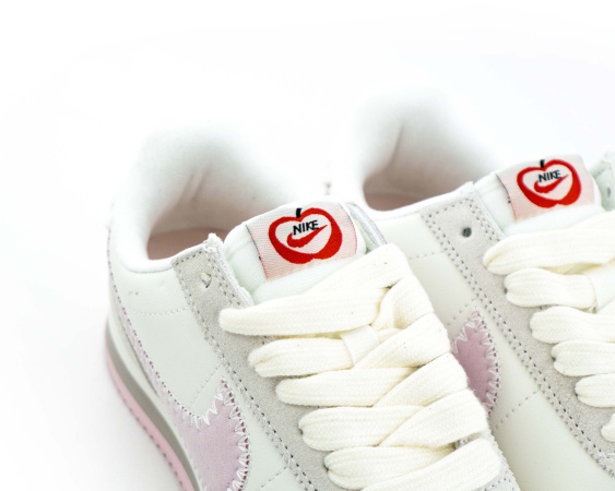 Кроссовки Nike Wmns Cortez "Valentine’s Day 2025" (W301-7) от магазина vikingsmen.ru