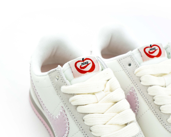 Кроссовки Nike Wmns Cortez "Valentine’s Day 2025" (W301-7) от магазина vikingsmen.ru
