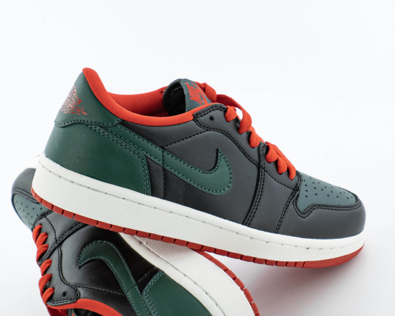Кроссовки Wmns Air Jordan 1 Retro Low OG "Black Gorge Green" (002-3) от магазина vikingsmen.ru