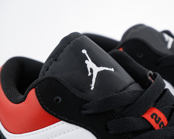 Кроссовки Nike Air Jordan 1 Low "Black Toe" (5526-3) от магазина vikingsmen.ru