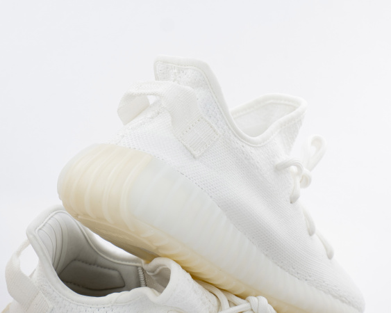 Кроссовки Adidas Yeezy Boost 350 V2 "Triple White" (М904-31) от магазина vikingsmen.ru