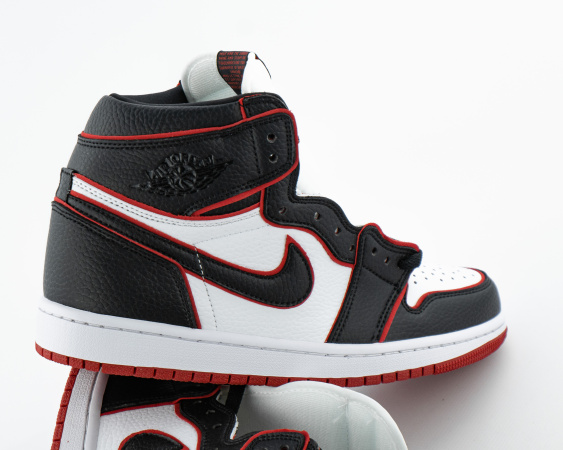 Кроссовки Air Jordan 1 Retro High OG "Bloodline" (700-3А) от магазина vikingsmen.ru