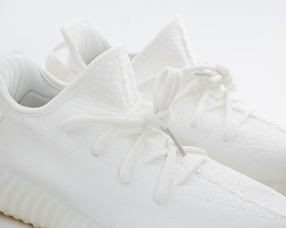 Кроссовки Adidas Yeezy Boost 350 V2 "Triple White" (М904-31) от магазина vikingsmen.ru