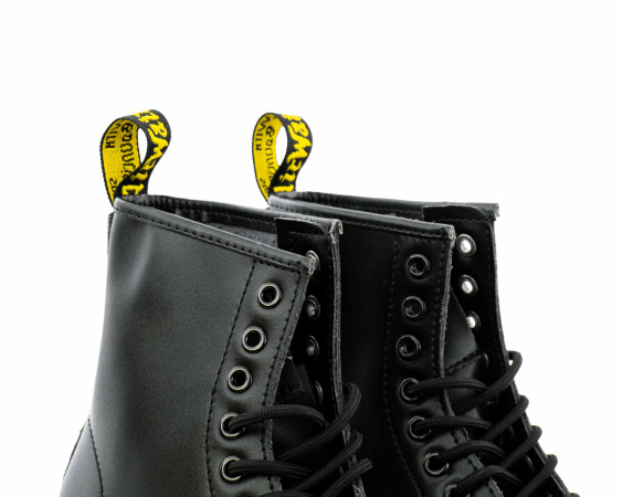 Ботинки Dr. Martens 1460 Smooth Leather Lace Up Boots (W21038348) от магазина vikingsmen.ru